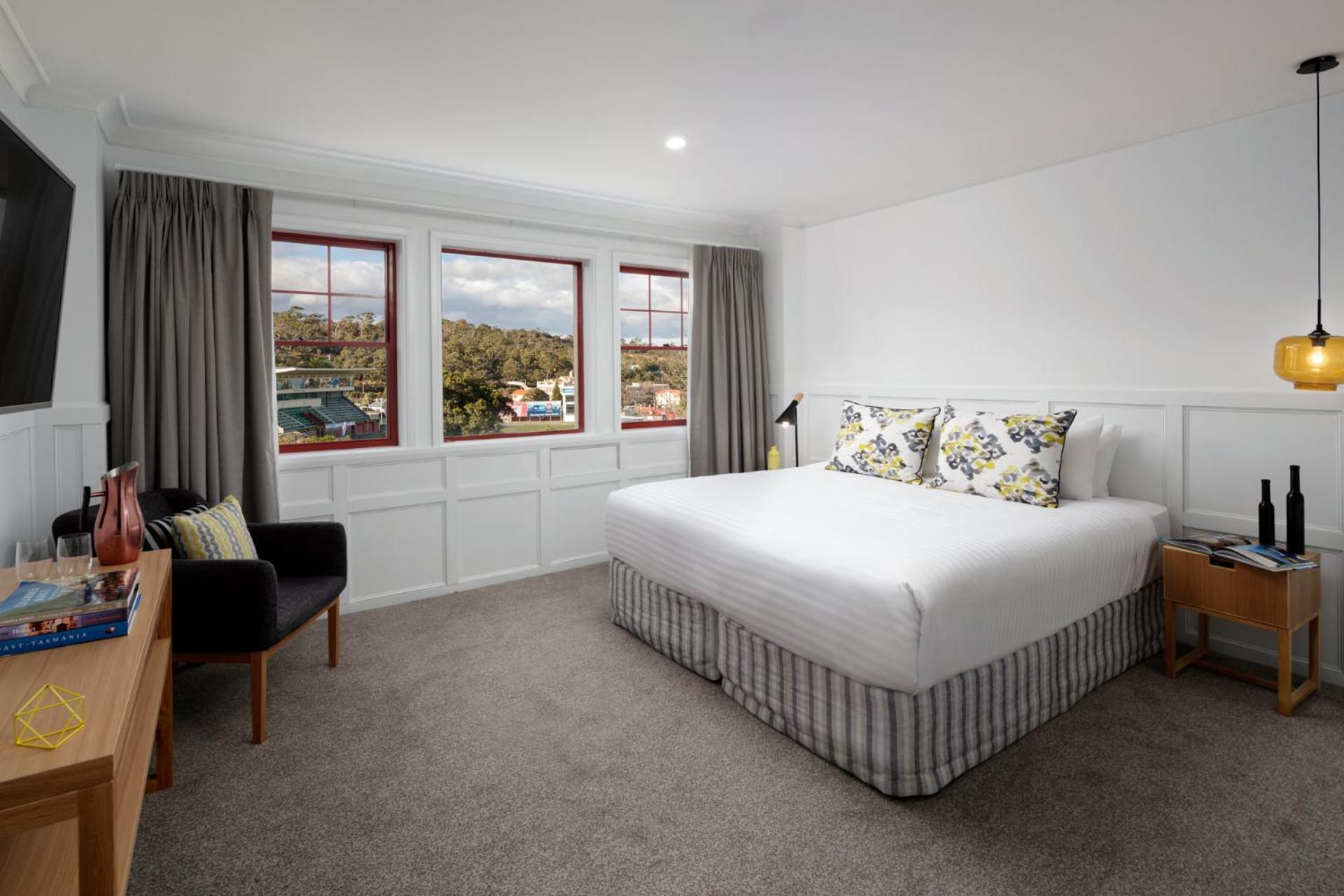 Manor King Room,1282547092:JPEG